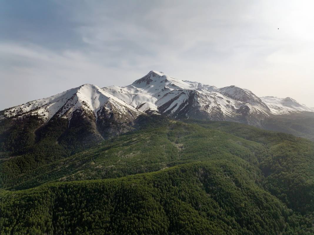 Konya'da adeta cennetten bir köşe! Bir tarafta karlı dağlar, diğer yanda bahar 8